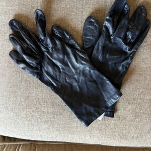 isotoner Black Leather Touchscreen Gloves
